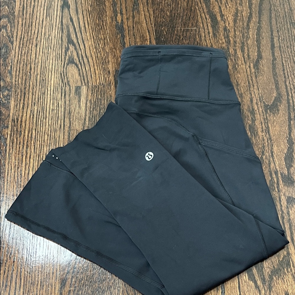 Lululemon cropped leggings with pocket on side